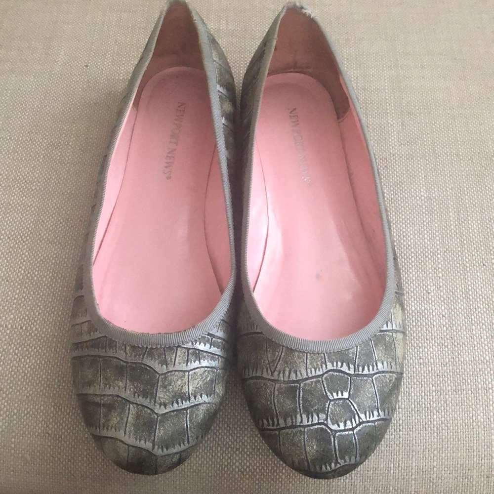 Flat shoes